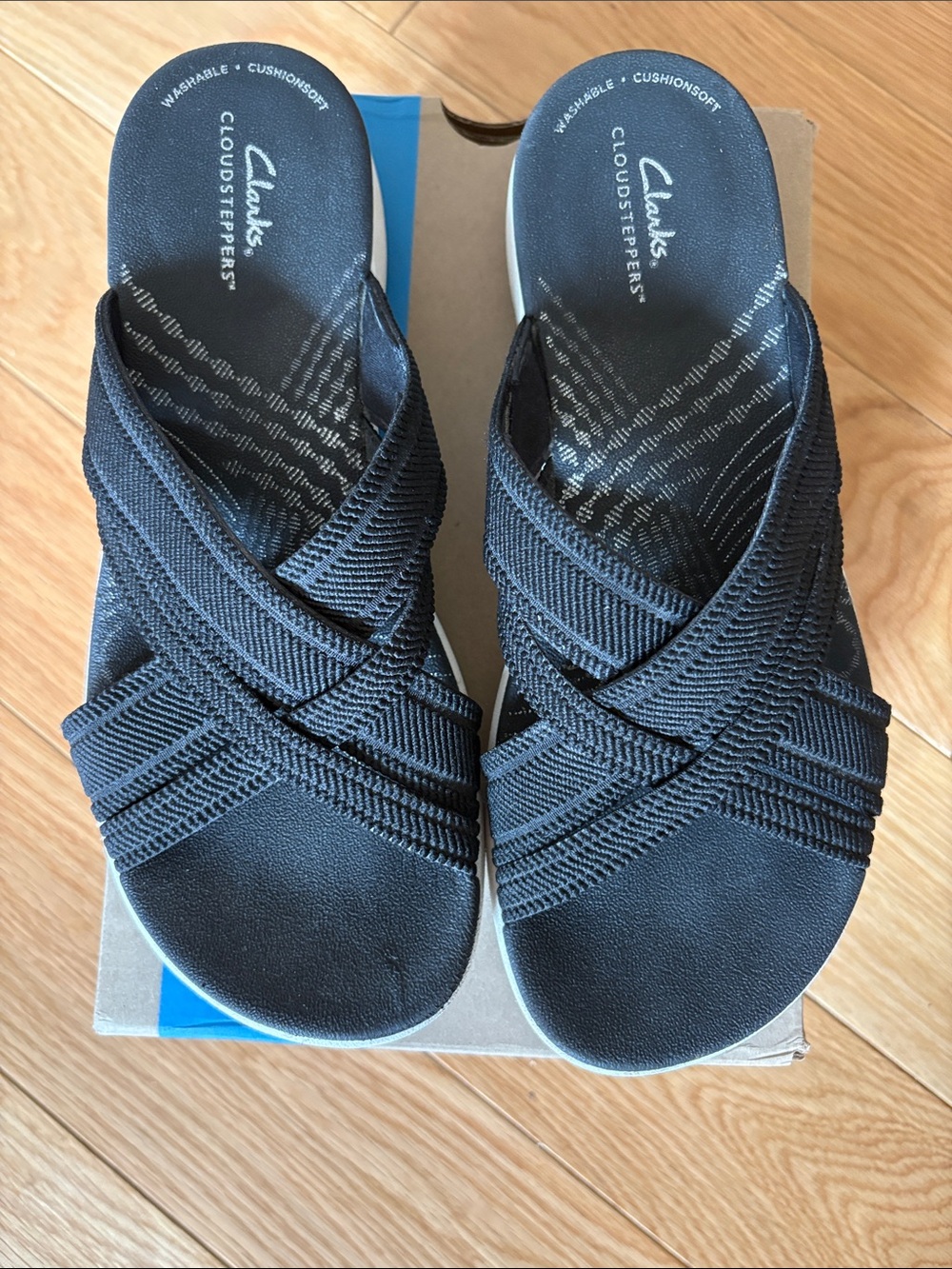 Clarks Black Cloudsteppers Cross-Strap Slide Sandals -Women’s size 7